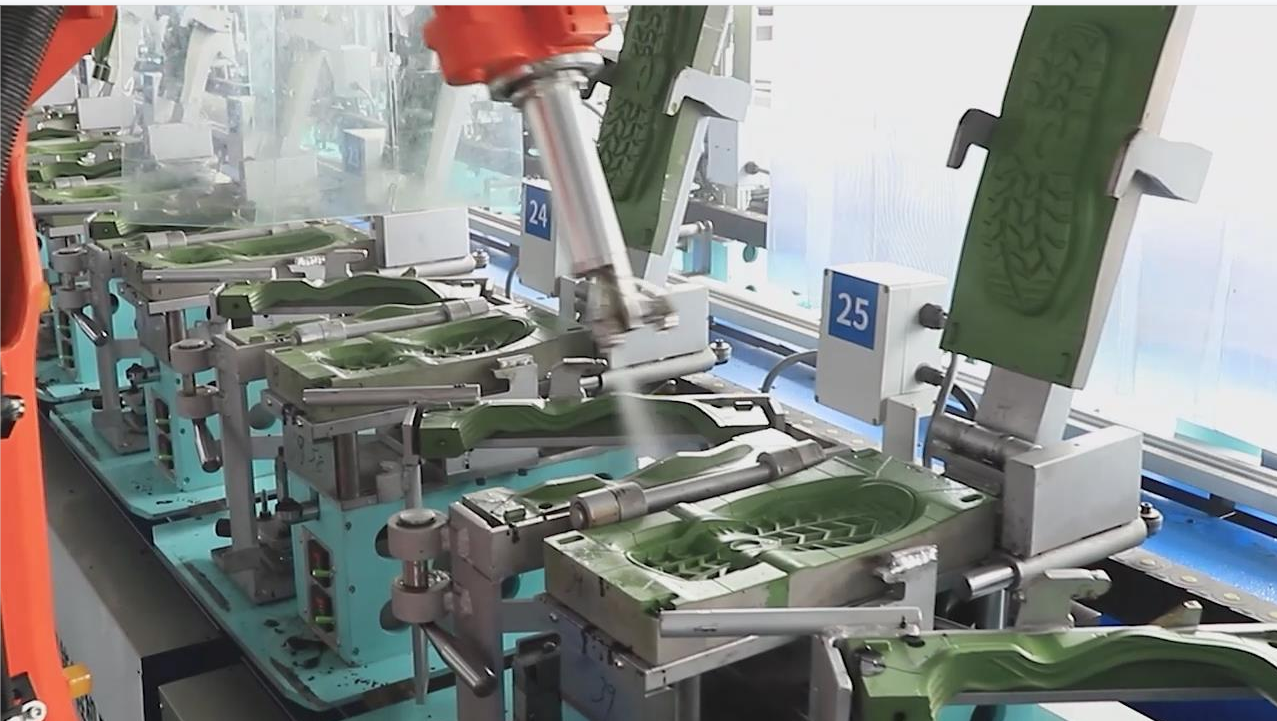 Automatic molding assembly line 1